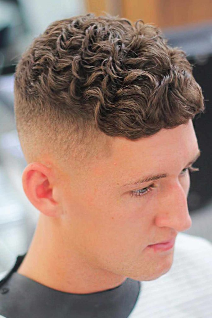 Undercut Curly Hair Fade #curlyhairmen #curlyhairstylesformen #menwithcurlyhair