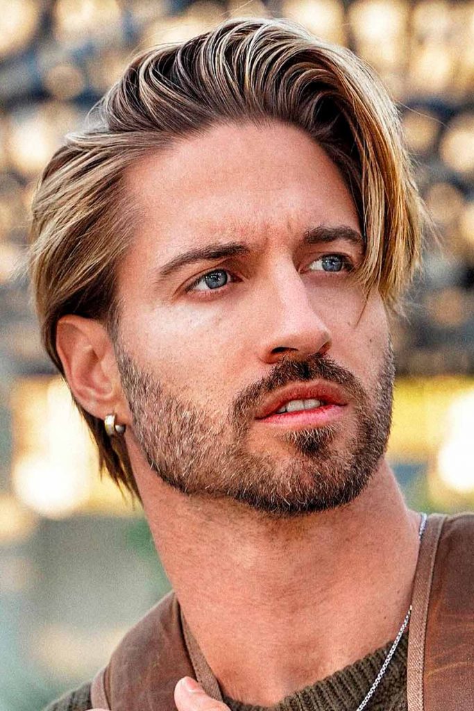 Medium Side Swept #bigforeheadhairstyles #bigforeheadhairstylesformen