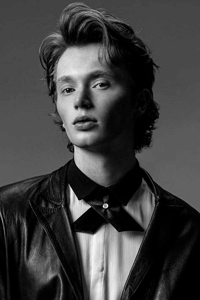 Medium Length Hair With A Fringe #bigforeheadhairstyles #bigforeheadshairstyles #bigforeheadmen