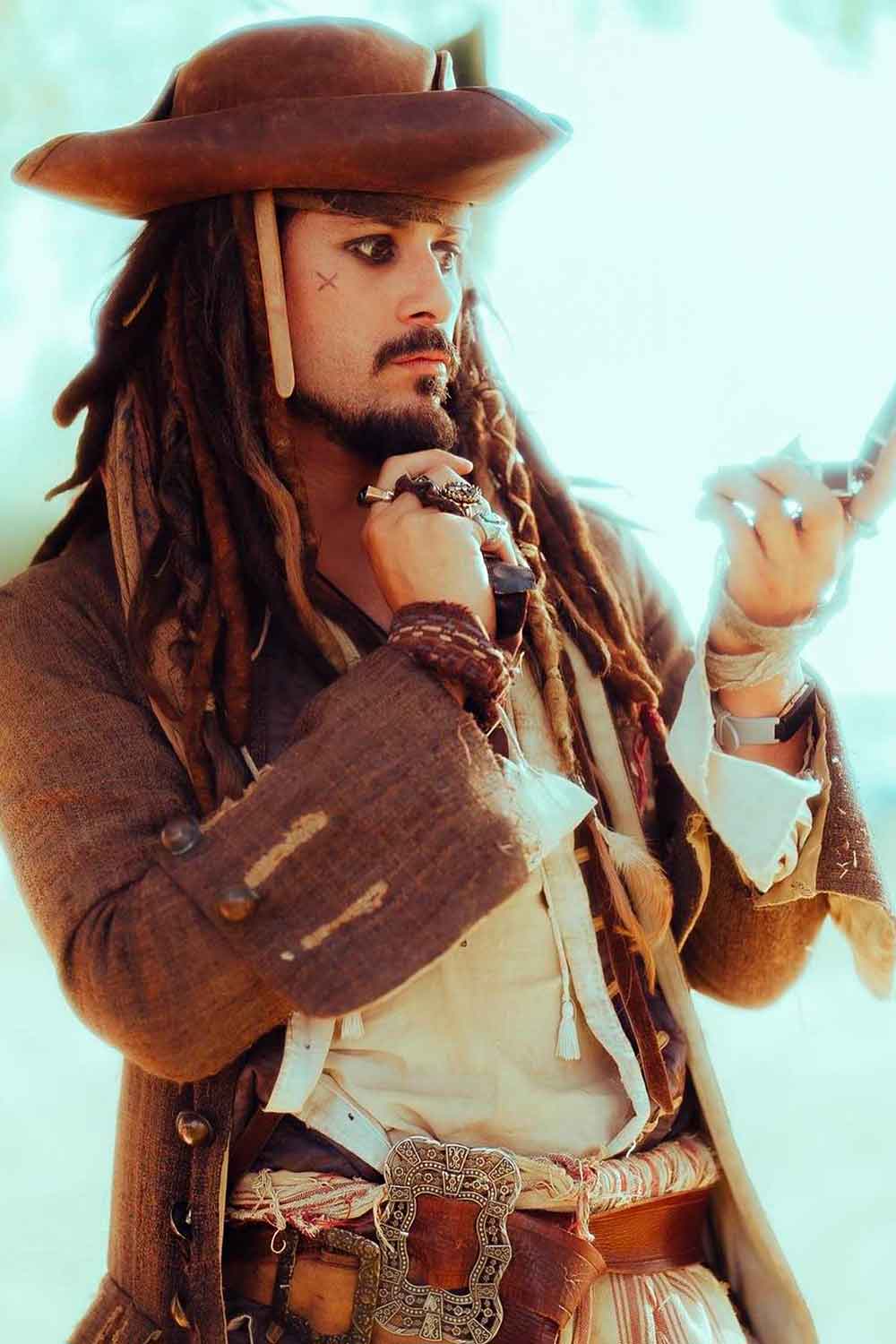 Captain Jack Sparrow #menshalloweencostumes #haloweencostumeideasmen #halloweencostumes