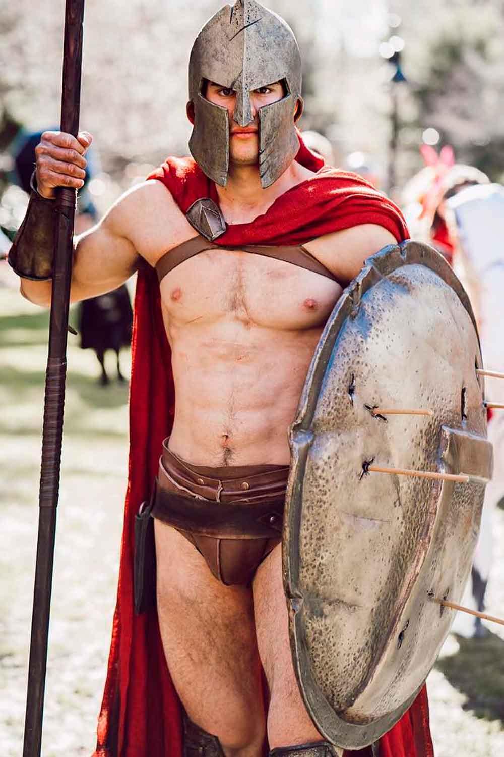 Gladiator Halloween Costume Ideas #menshalloweencostumes #haloweencostumeideasmen #halloweencostumes