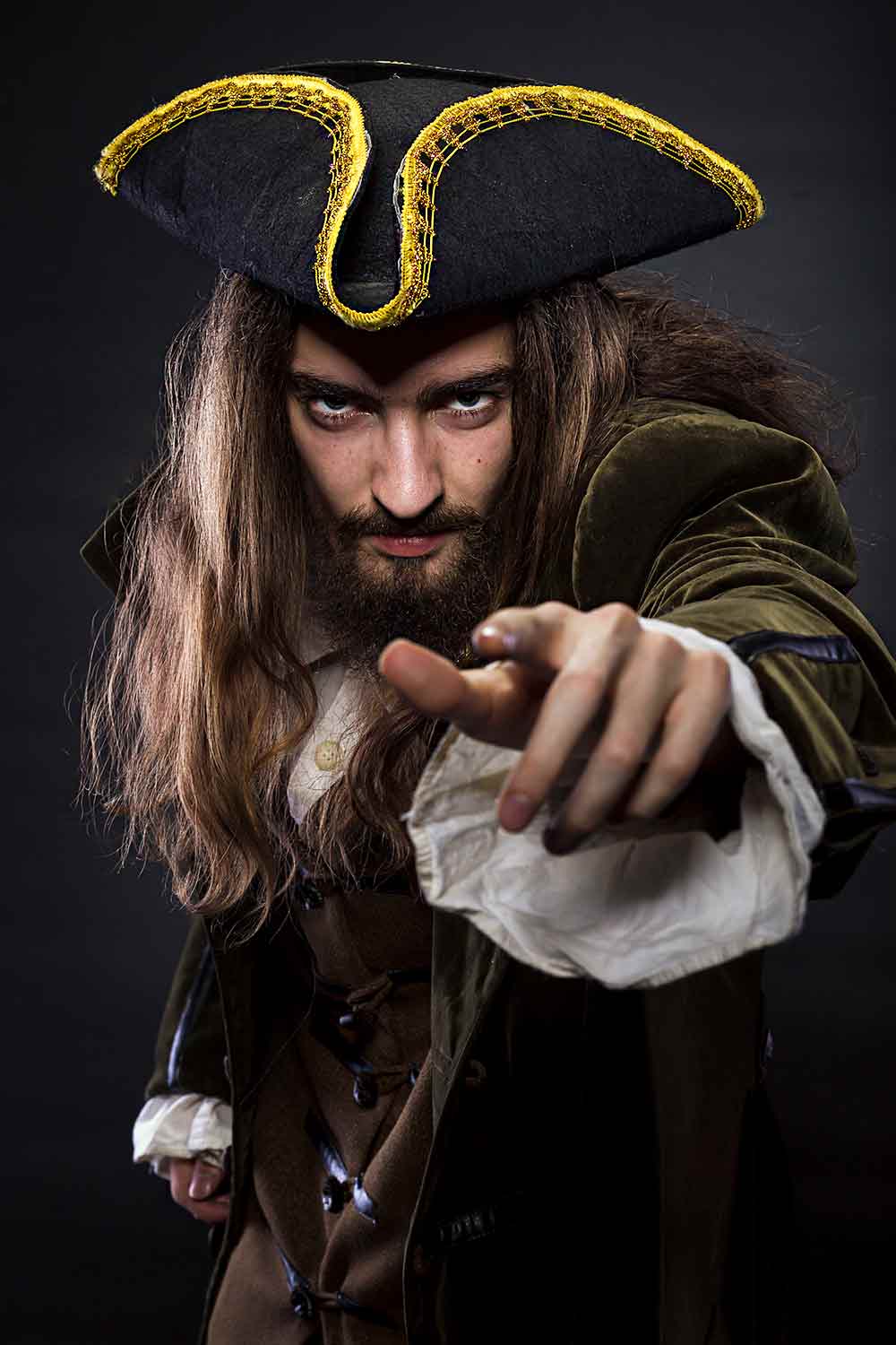 Pirate Halloween Costume Ideas For Men #halloweencostumeideasmen #menshalloweencostumes #halloweencostumesformen