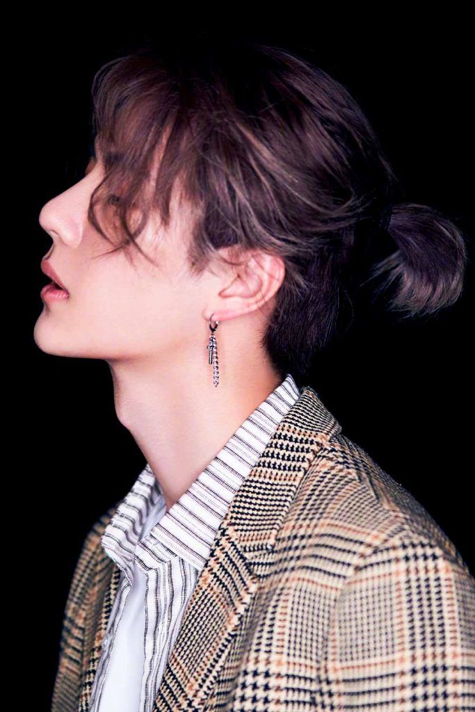 Medium And Long Hairstyles For An Asian Man Ponytail Korean Men Haircut #koreanhaircut #koreanmenhaircut #koreanhairstyles #koreanhairmen