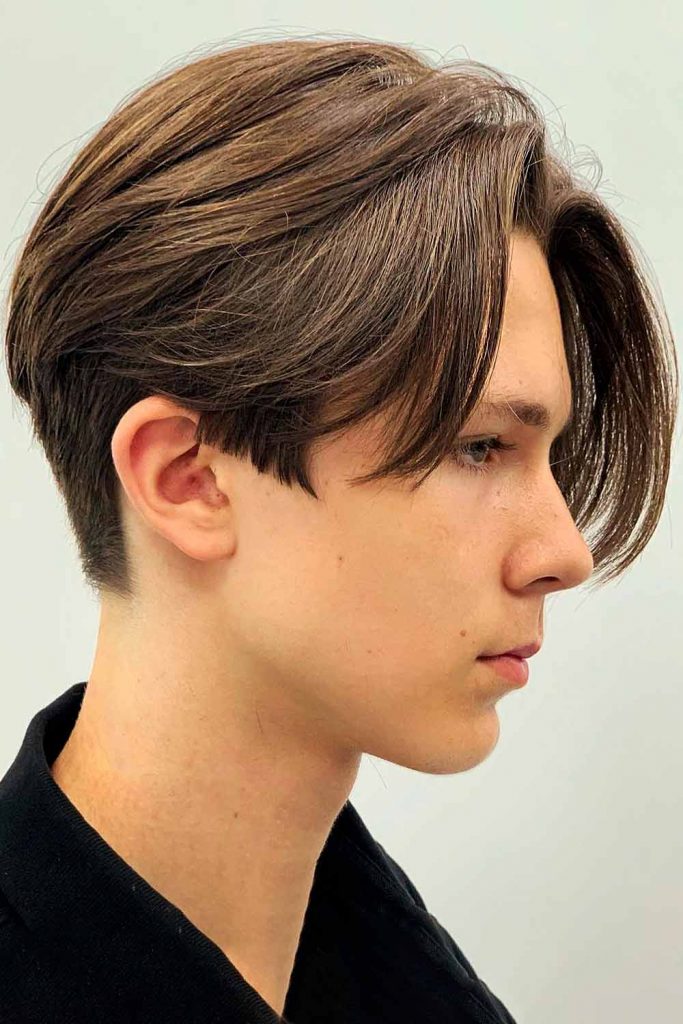 Mens Middle Part Medium Hair #mediumhairmen #mediumhaircutsformen #mensmediumhairstyles #mediumlengthhairstylesformen