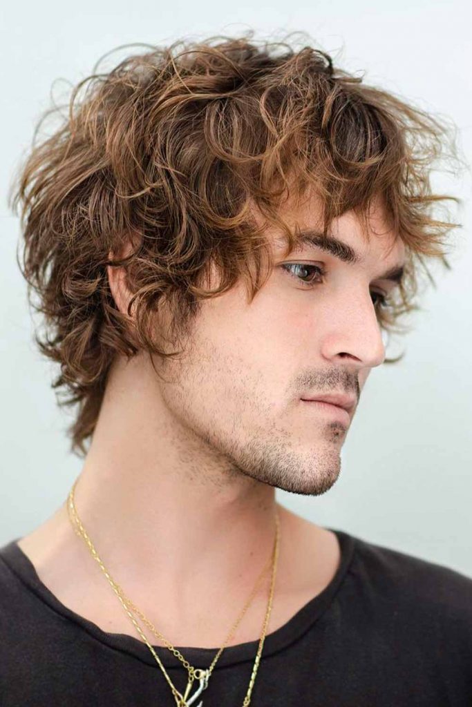 Layered Medium Haircut Men #mensmediumhaircuts #mediumlengthhairstylesformen #mensmediumhairstyles