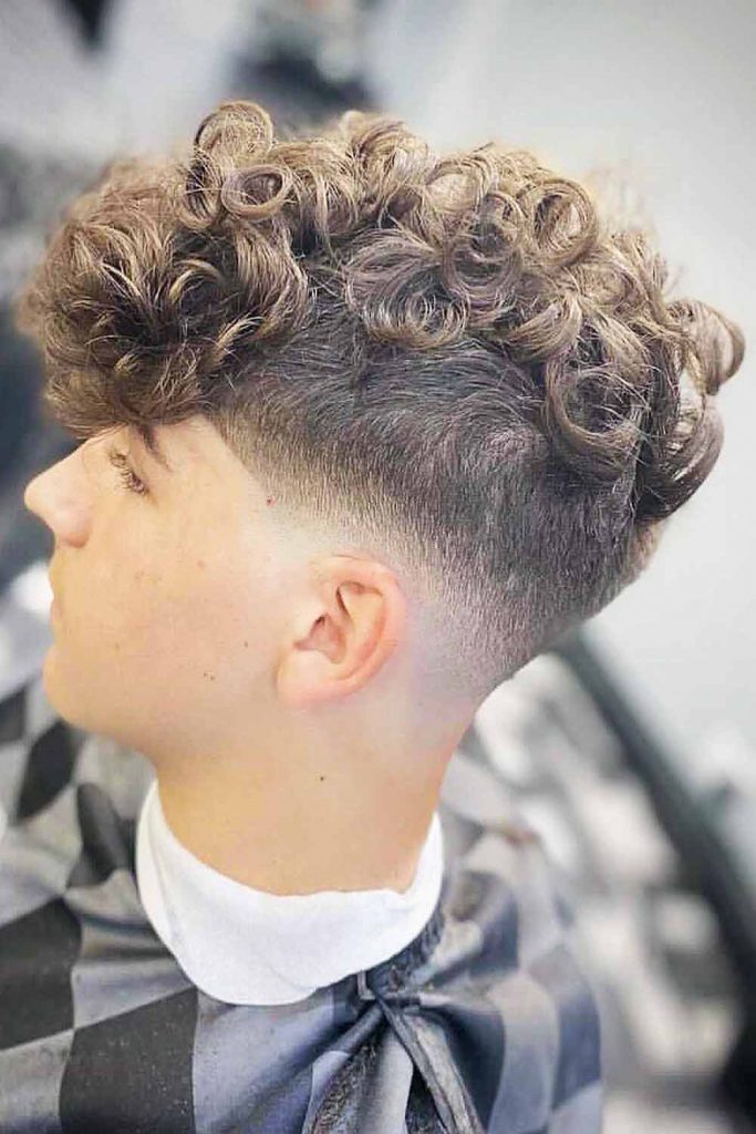 Undercut Curly Hair Fade #shortcurlyhaircuts #shortcurlyhairstyles #shortcurlyhair men #shortcurlyhair
