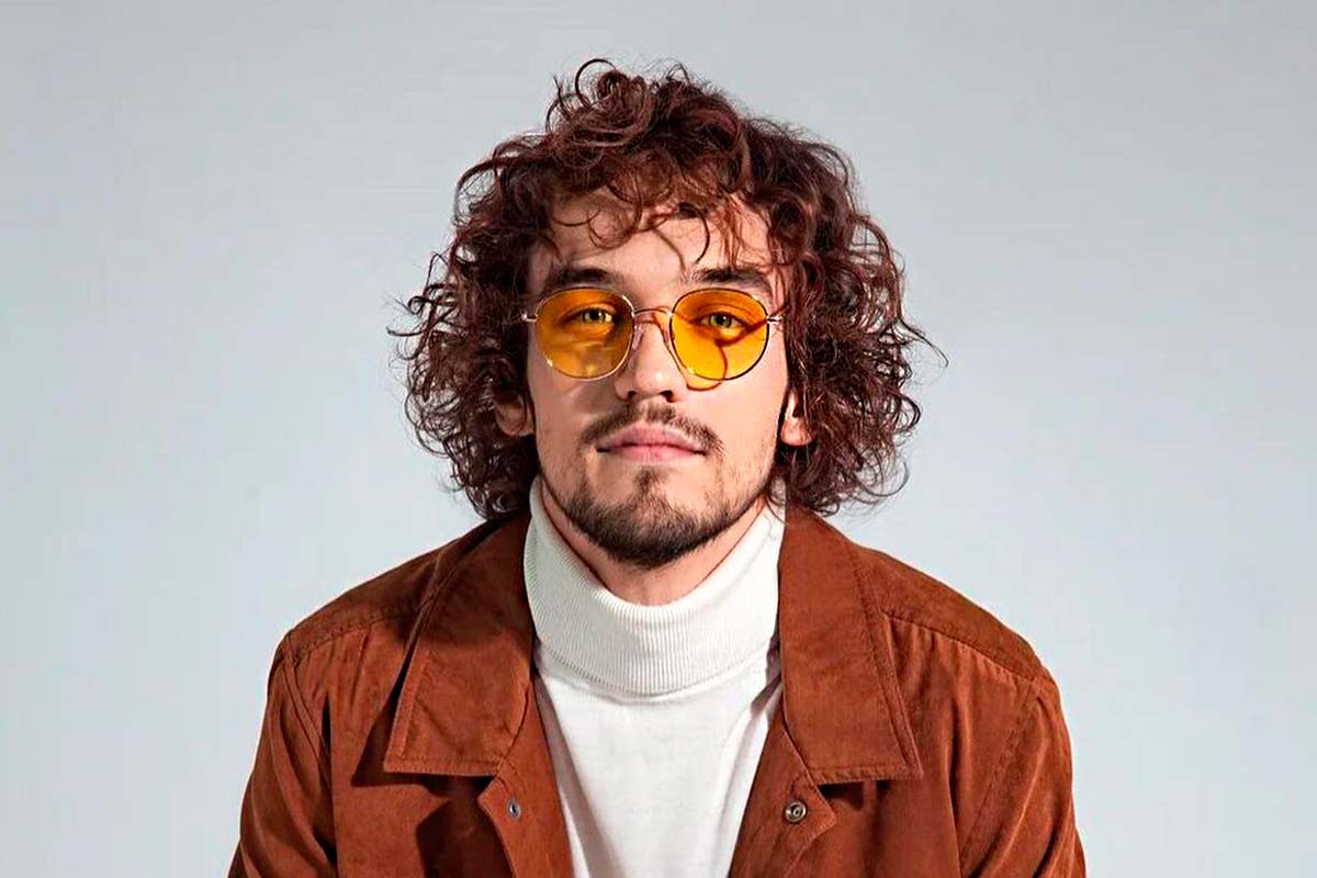 How To Get Curly Hair Men: Tips, Products And Tutorials