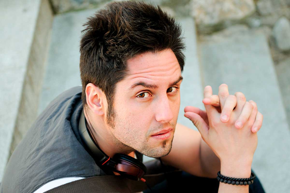 How To Grow, Trim & Shape Your Sideburns