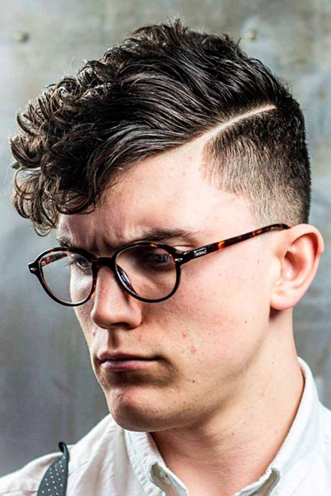 Loose Curls Men With Side Parting #curlyhairmen #curlyhairstylesformen #menwithcurlyhair