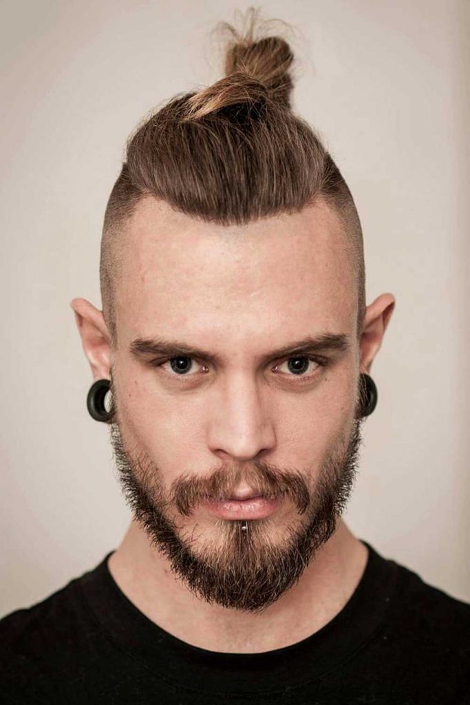 Man Bun Undercut #undercuthairstyle #undercutformen #mensundercut #undercut